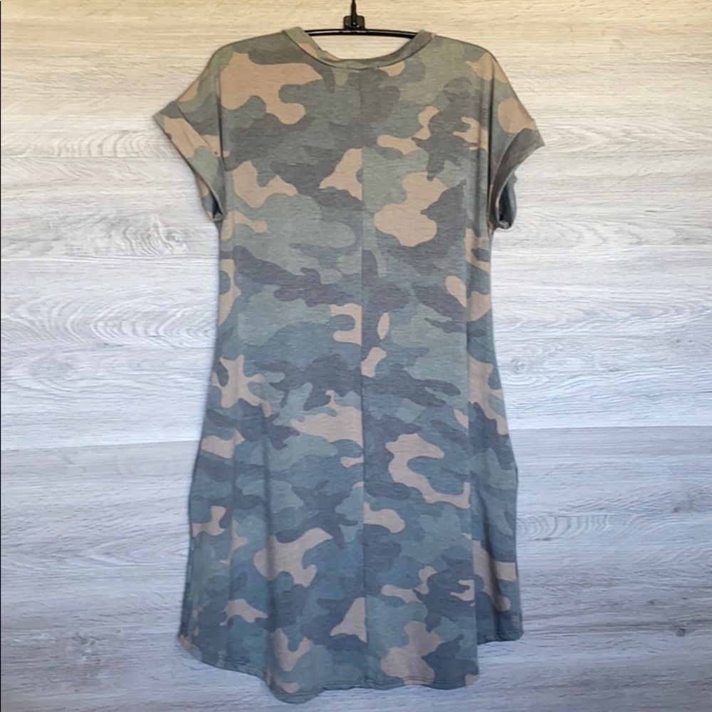 NWT- Women's V-neck With Pockets Dress, Green Camo - Picture 5 of 5